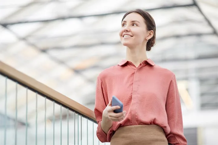 Sovereign Wealth Management Services Logo - business woman with a phone